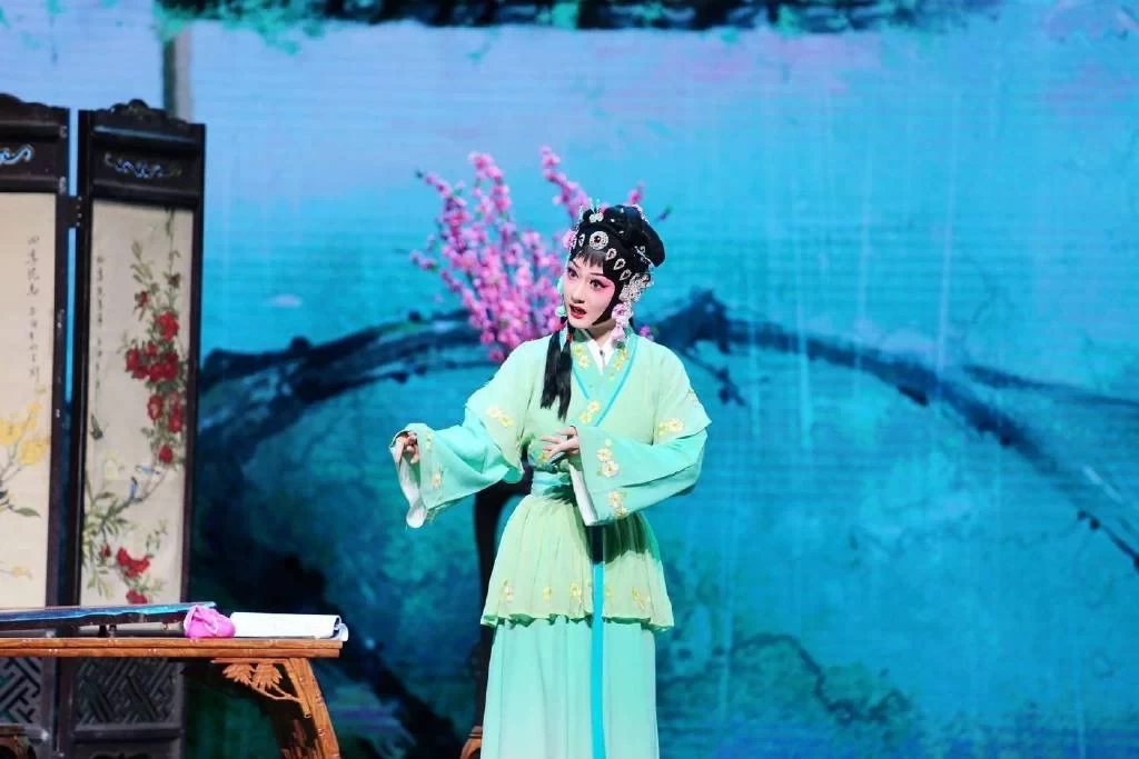 Anqing Huangmei Opera Art Center, Watching a Classic Huangmei Opera “The Female Prince”, Immersing Yourself in the Play