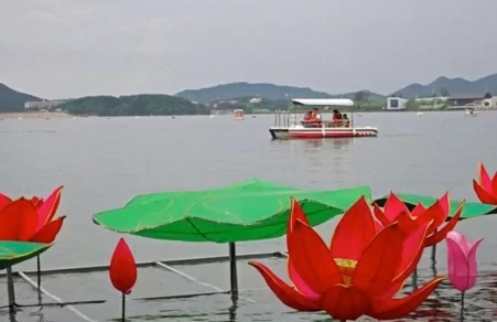 Where is Yanqi Lake? How much is the entrance fee for Yanqi Lake? 