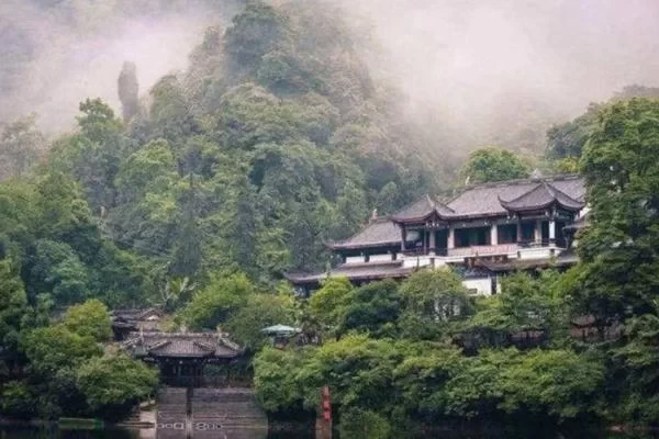 Qingcheng Mountain One-Day Tour Guide 