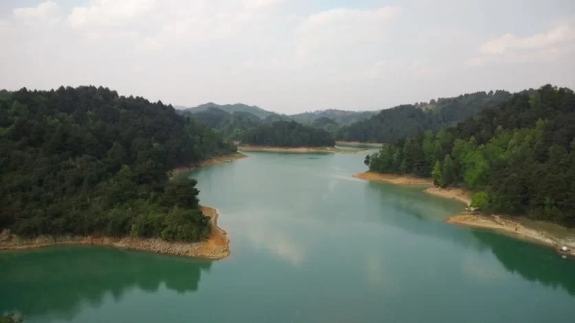 Is Longshun Baiyun Mountain Rhododendron Lake fun?