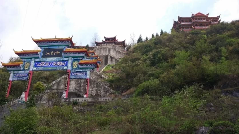 Is Longshun Baiyun Mountain Rhododendron Lake fun? 