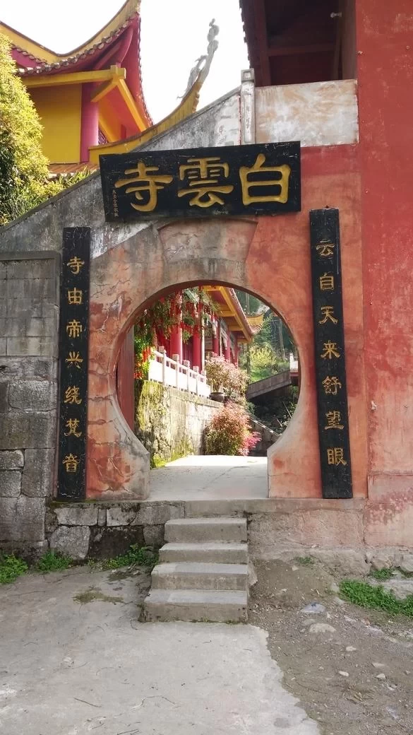 Is Longshun Baiyun Mountain Rhododendron Lake fun? 