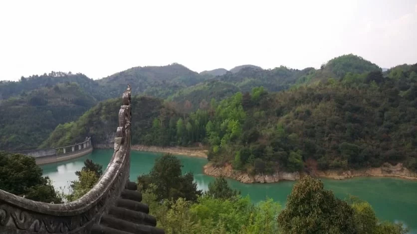 Is Longshun Baiyun Mountain Rhododendron Lake fun? 