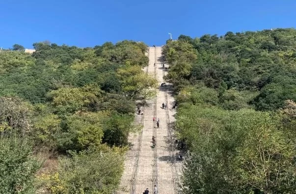 Chongqing Half-Mountain Cliff Hiking Route 