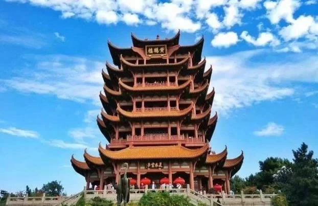 Which is more fun, the Yellow Crane Tower or the Yueyang Tower? 