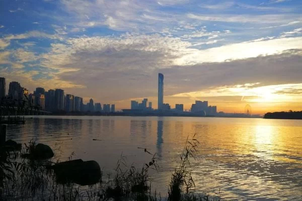 Best Places and Time to Watch Sunrise at Jinji Lake 