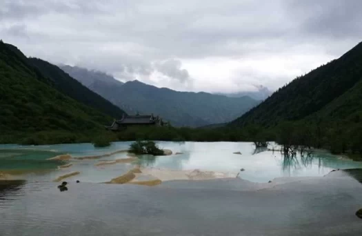 What are the fun things to do in Huanglong Scenic Area? Where is Huanglong Scenic Area? Is the Five-Color Pool beautiful? 