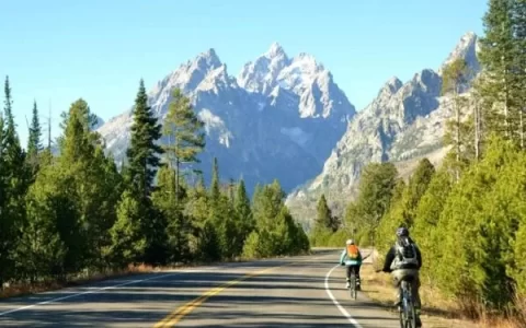 What are the benefits of cycling? What are the precautions for cycling tourism?