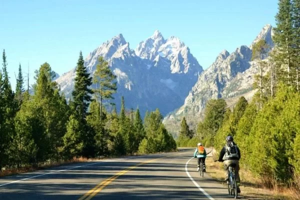 What are the benefits of cycling? What are the precautions for cycling tourism?