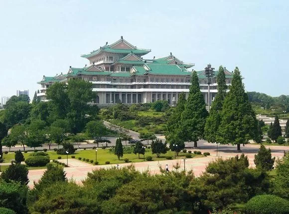 How much does a one-day tour to North Korea from Ji'an cost? 