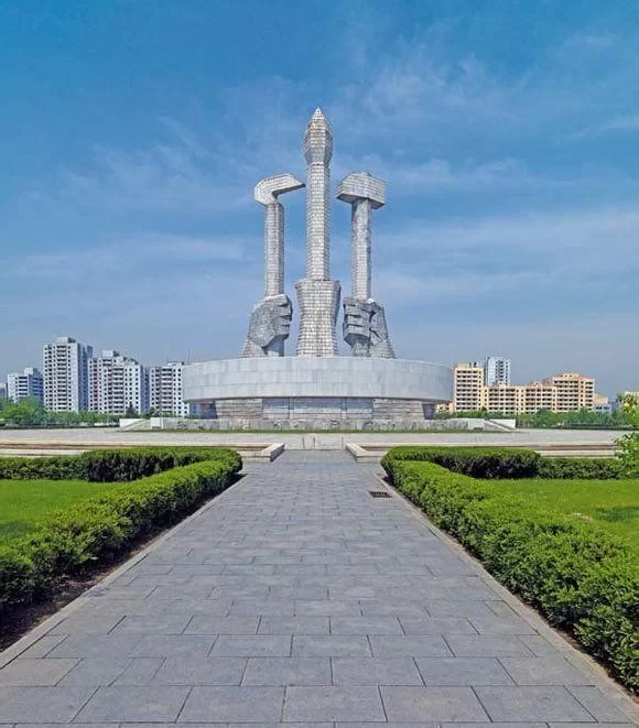 How much does a one-day tour to North Korea from Ji'an cost? 