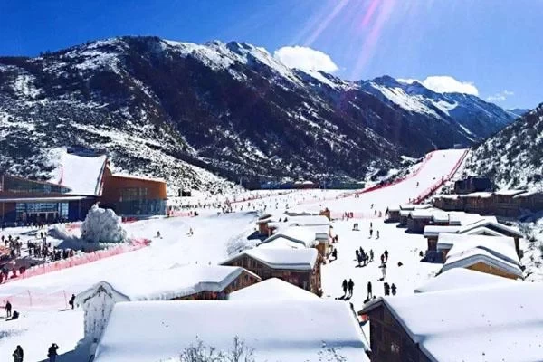 How high is the elevation of the Zhegu Mountain Ski Resort? Will there be altitude sickness?