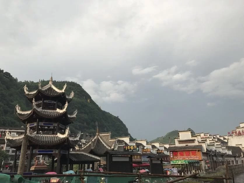 A Travelogue of Zhenyuan Ancient Town_A 400-word Composition on Zhenyuan Ancient Town 