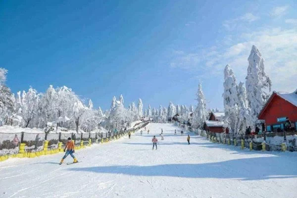 Ski Resorts around Chengdu: Ticket Prices and Addresses