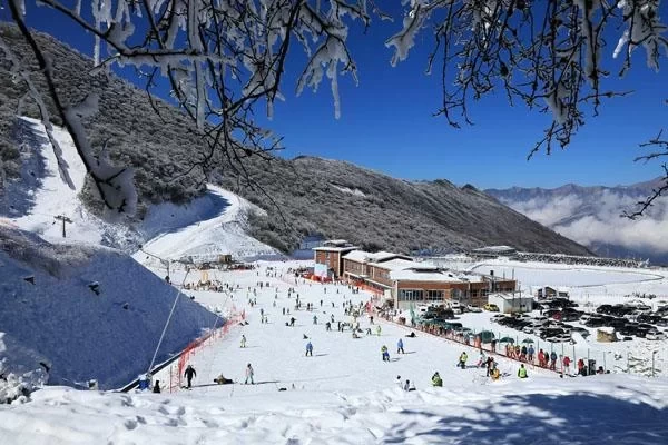 Ski Resorts around Chengdu: Ticket Prices and Addresses 