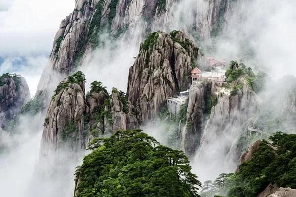 Top 10 Must-See Attractions in Huangshan