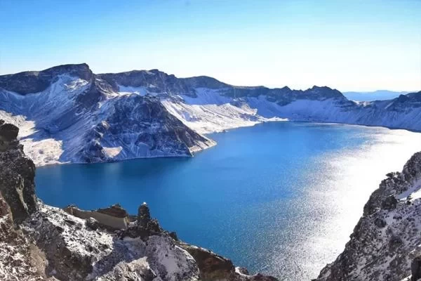 What type of lake is Changbai Mountain Tianchi? 