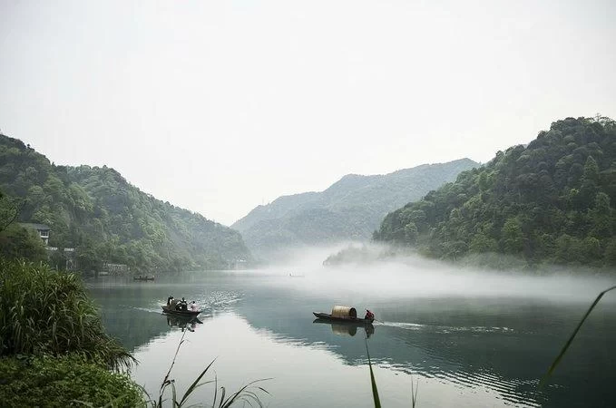 What are the fun things to do in Chenzhou and what universities are there? 