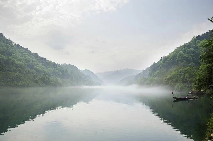 What are the fun things to do in Chenzhou and what universities are there? 