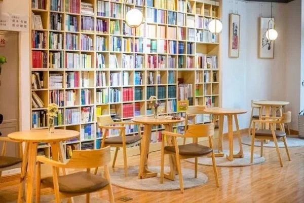 Where are the independent bookstores in Qingdao? Are they fun? 