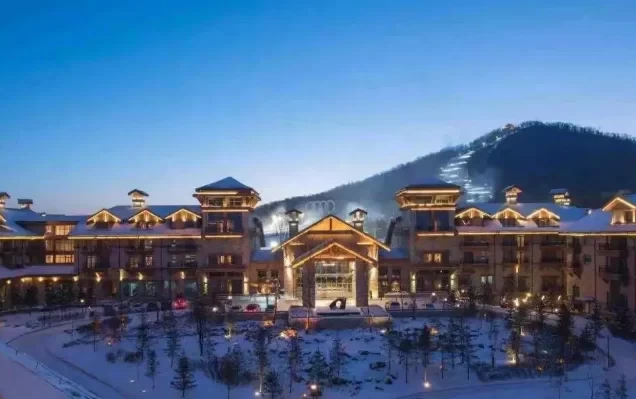 What are the ski resorts in Changbai Mountain and where is the best place to stay in Changbai Mountain? 