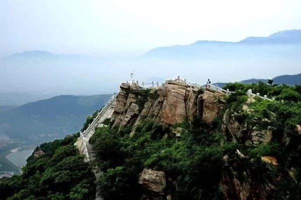 Flower and Fruit Mountain Scenic Area in Lianyungang 