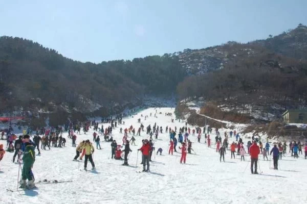 Are there any ski resorts in Lianyungang? Best places to go skiing in winter