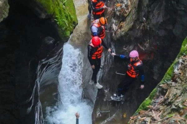 How long does the Jin Dao Gorge Canyoning Trip take?