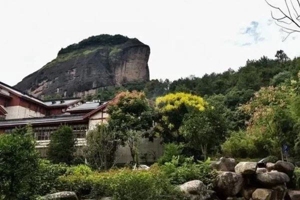 Best itinerary for a one-day tour of Longhu Mountain 