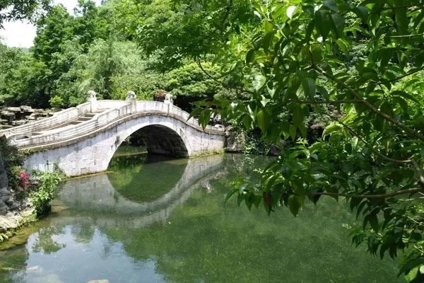 Is Guiyang Qiling Mountain Park Fun? What Attractions Are There