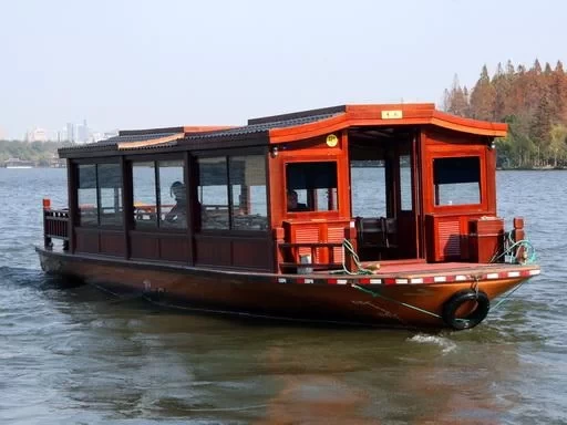 What are the types of boats available for West Lake tours? Does West Lake have night tours?