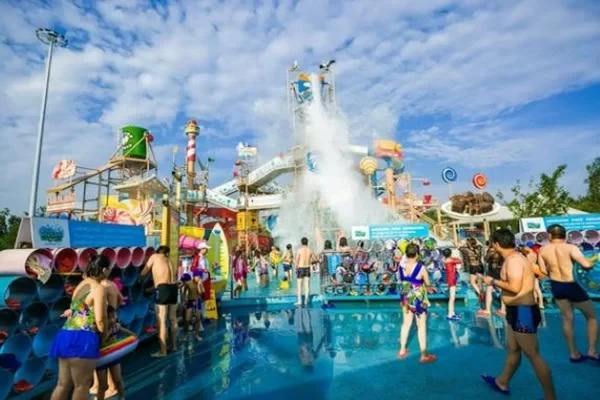 Which is better: Yinji Lehai Water World or Fantasi Water Park? 