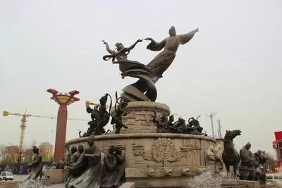 Is Xi'an worth visiting? What are some interesting places to visit in Xi'an? 