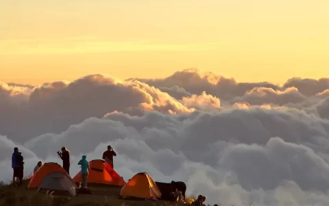 What are the attractions of Mount Rinjani? Is Mount Rinjani dangerous?