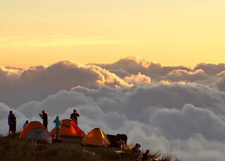 What are the attractions of Mount Rinjani? Is Mount Rinjani dangerous?