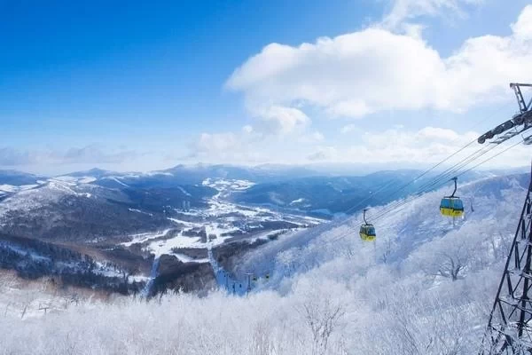 When does the Wuhan Ski Resort open? It will start around early December.