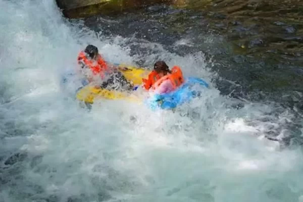 Which is better, Qinglong Shuanghe rafting or Yueliangwan rafting?