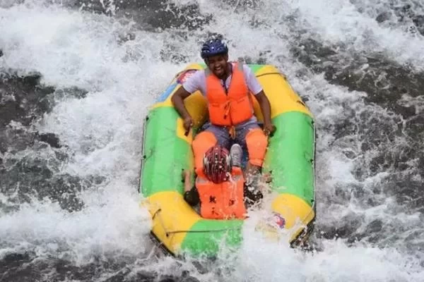 Which is better, Qinglong Shuanghe rafting or Yueliangwan rafting? 