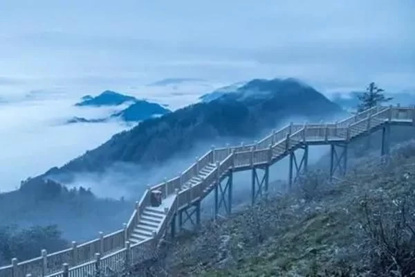 When can you see the Yin-Yang boundary at Xiling Snow Mountain