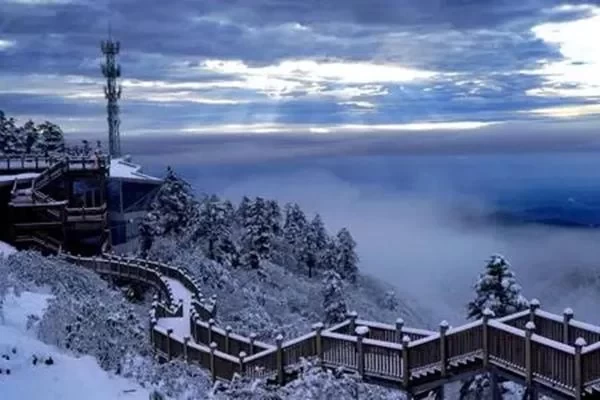 When can you see the Yin-Yang boundary at Xiling Snow Mountain 