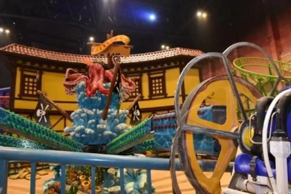 What are the restrictions on amusement rides at Qingdao R&F Paradise?