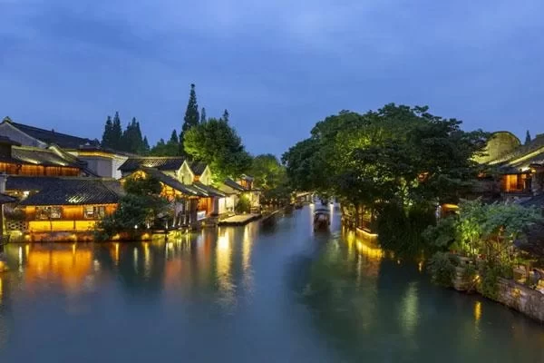 What are the must-see attractions in Wuzhen, Jiaxing