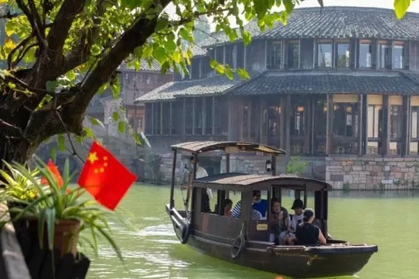 What are the must-see attractions in Wuzhen, Jiaxing 