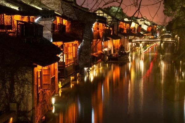 What are the must-see attractions in Wuzhen, Jiaxing 