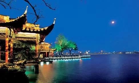 What are the Ten Scenery Spots of West Lake? 