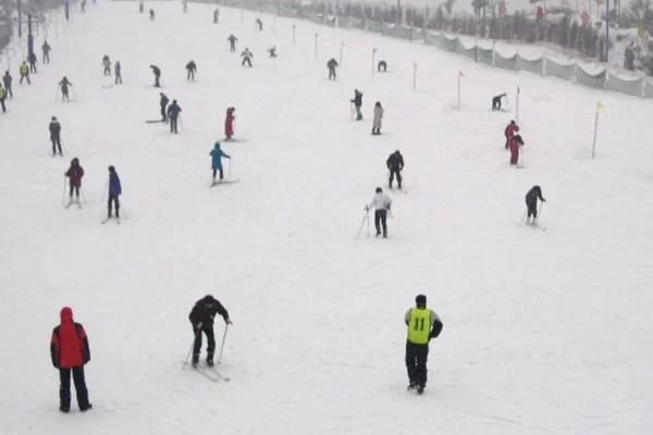 Which is better: Bai Lu Yuan Ski Resort or Cuihua Mountain Ski Resort in Xi’an?