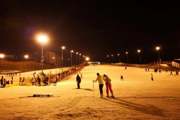 Which is better: Bai Lu Yuan Ski Resort or Cuihua Mountain Ski Resort in Xi'an? 