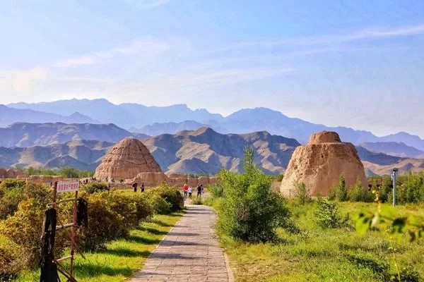 Hiking Spots in Yinchuan with Hiking Routes