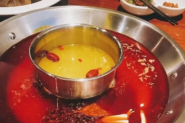 What are the Foods around Wuhan Metro Line 2 