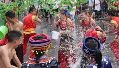 When is the Water Splashing Festival in Hubei? 